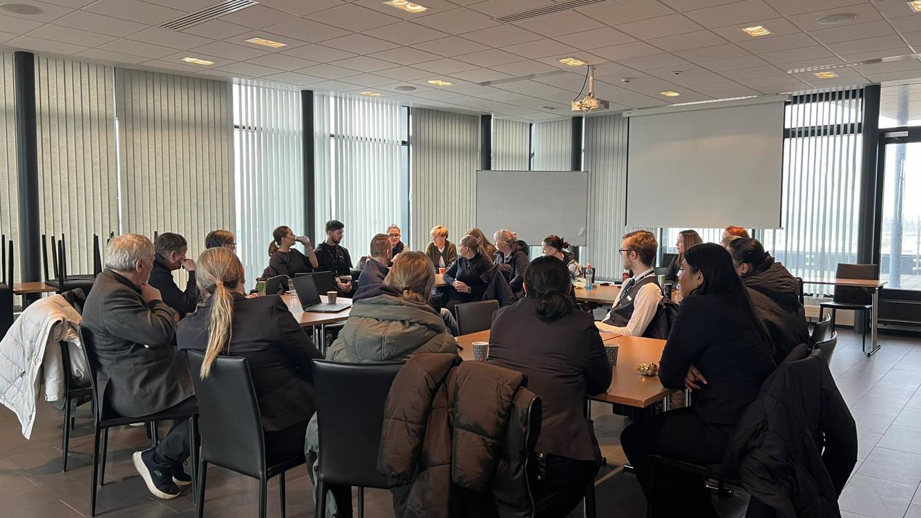 Received 1523019501597235