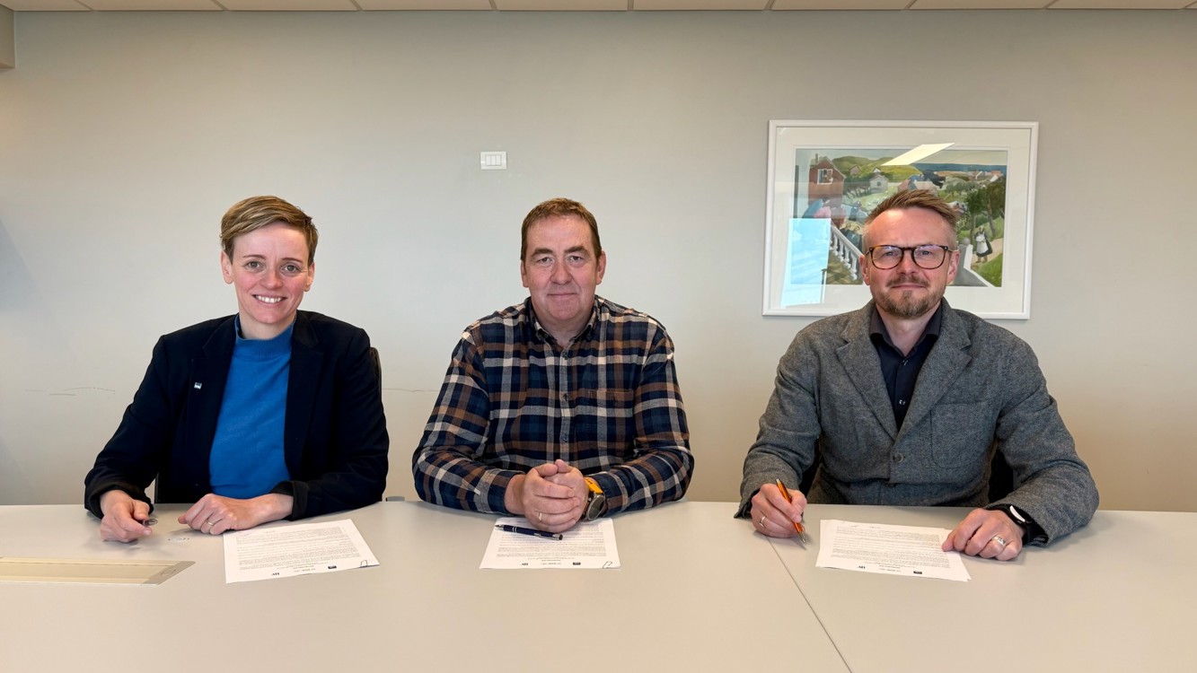 Undirskrift Aukið Öryggi Í Verslun